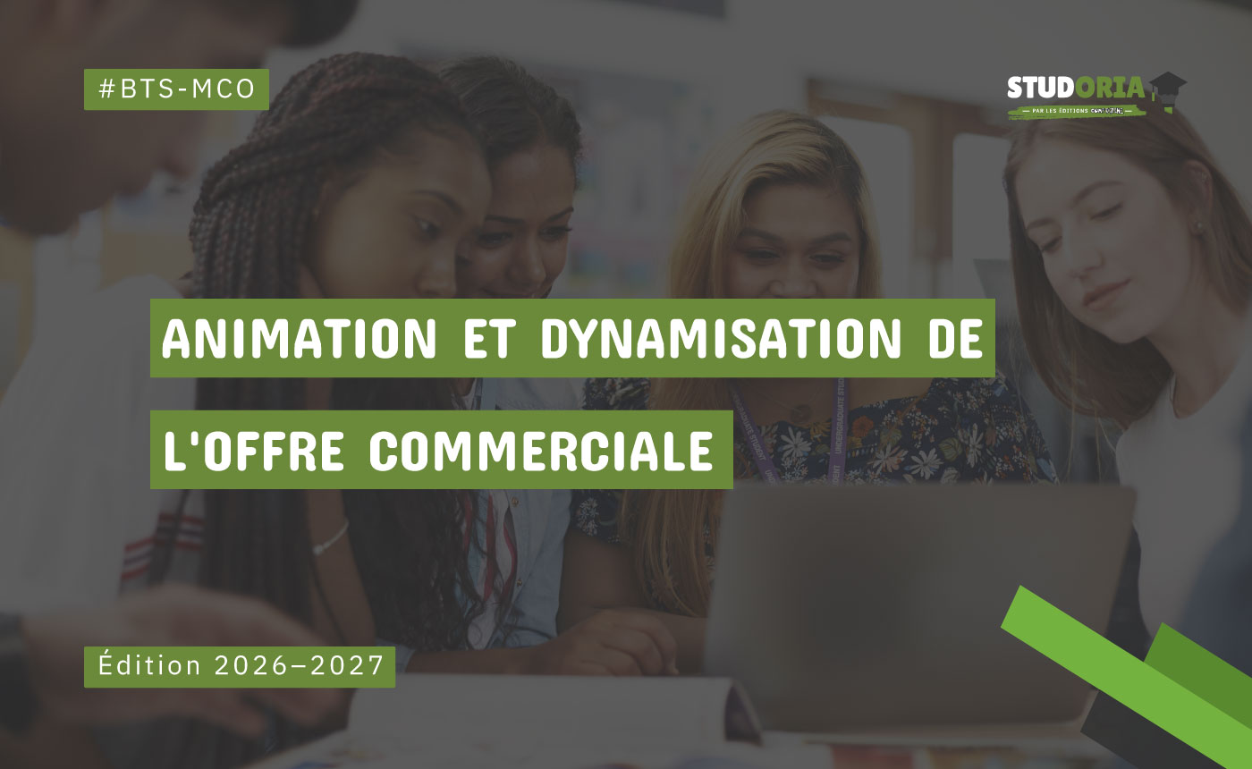 Group of students gathered around a laptop with green banners displaying 'Animation et dynamisation de l'offre commerciale' and 'Édition 2026–2027'.