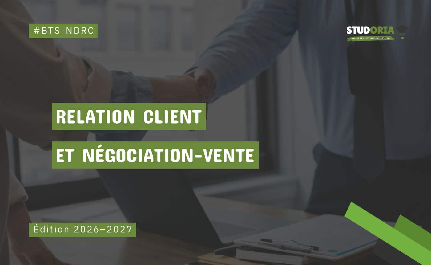 Banner sur l'accueil: poignée de main en arrière-plan avec le texte 'Relation Client et Négociation-Vente', édition 2026–2027 (STUDORIA).